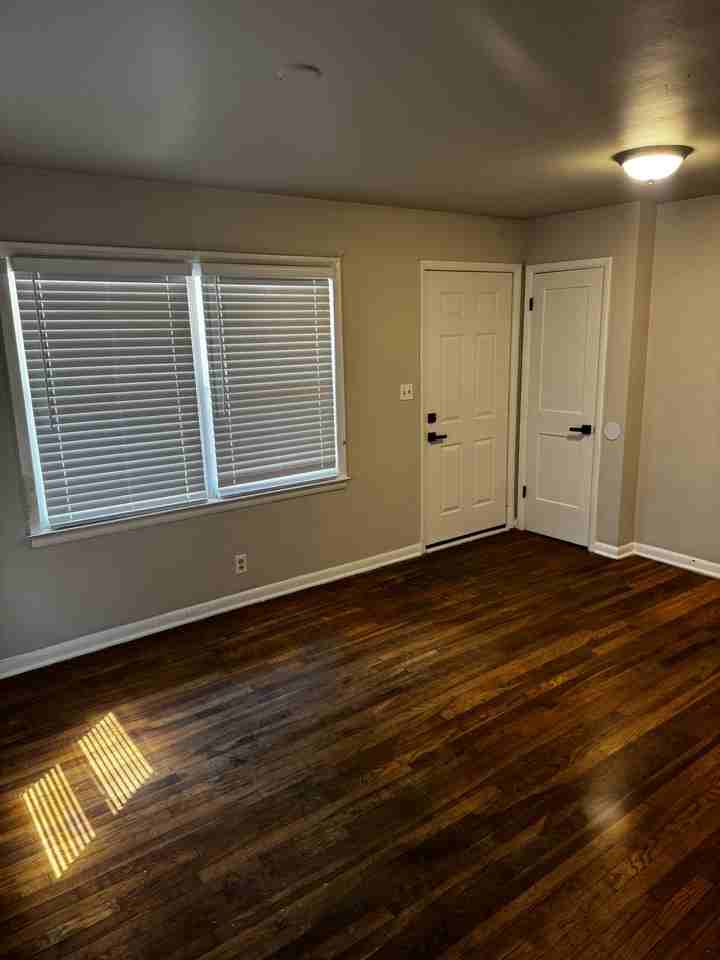 713 Hanford St #713 - Photo 2 of 7