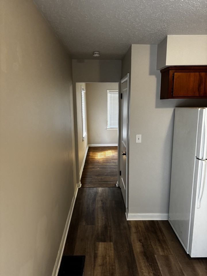 713 Hanford St #713 - Photo 3 of 7