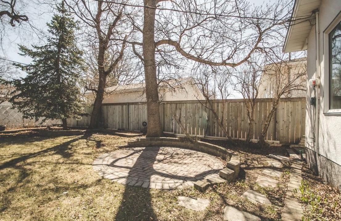 447 Raquette St - Photo 3 of 16