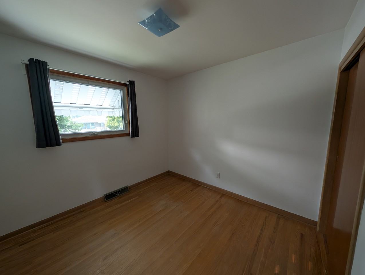 447 Raquette St - Photo 4 of 16