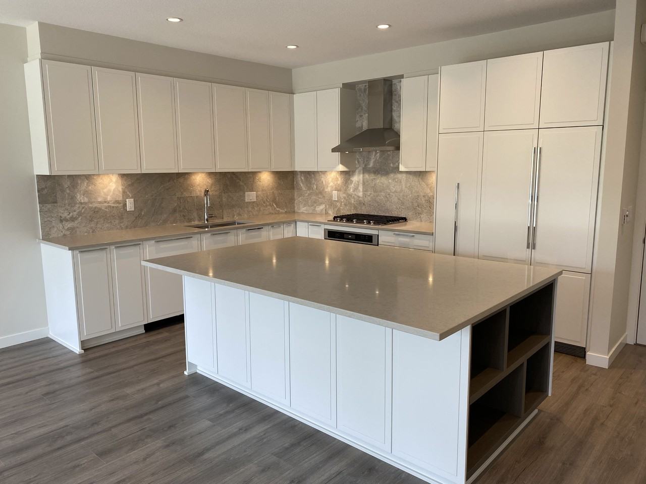 5311 Admiral Way - Photo 2 of 50