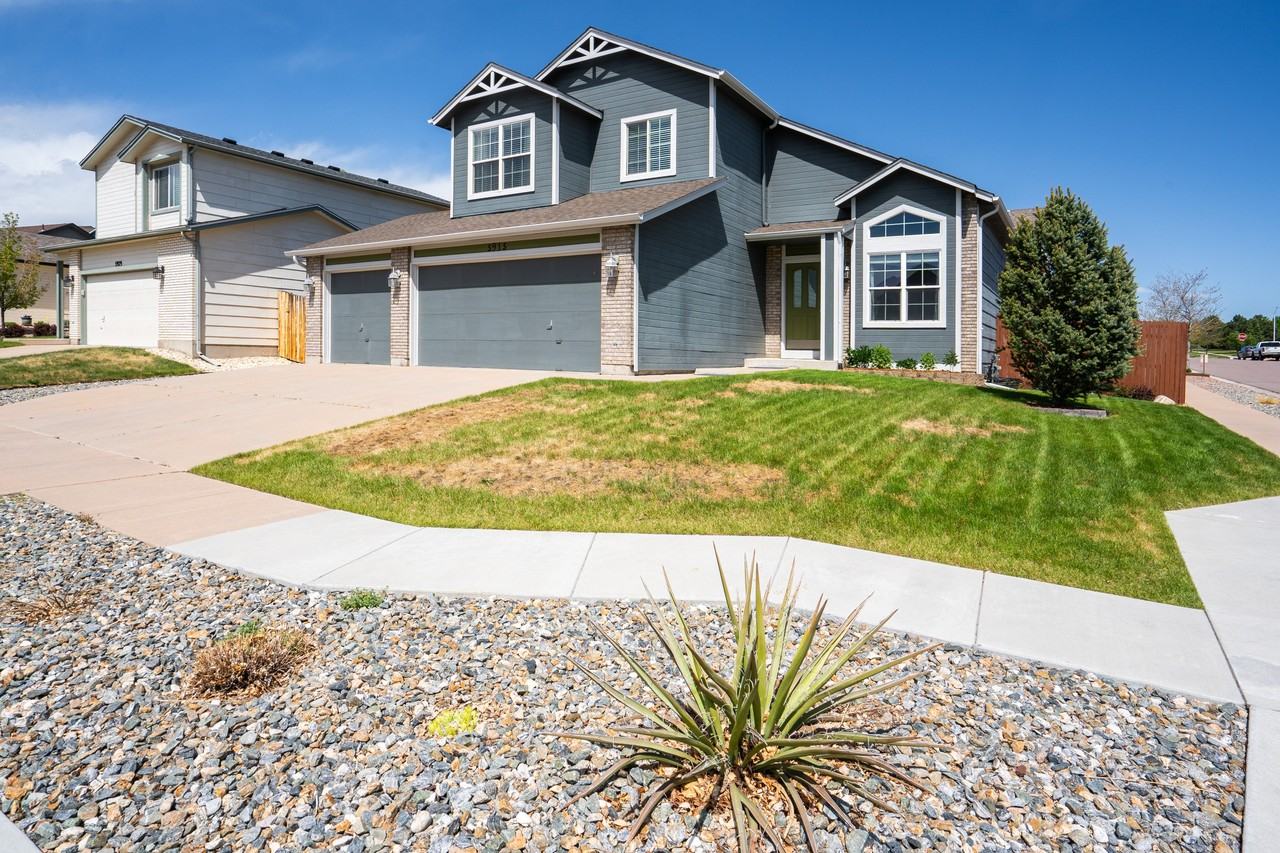 5915 Pioneer Mesa Dr #1 - Photo 3 of 31
