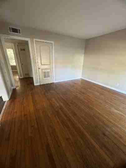 203 W North St #B - Photo 3 of 6