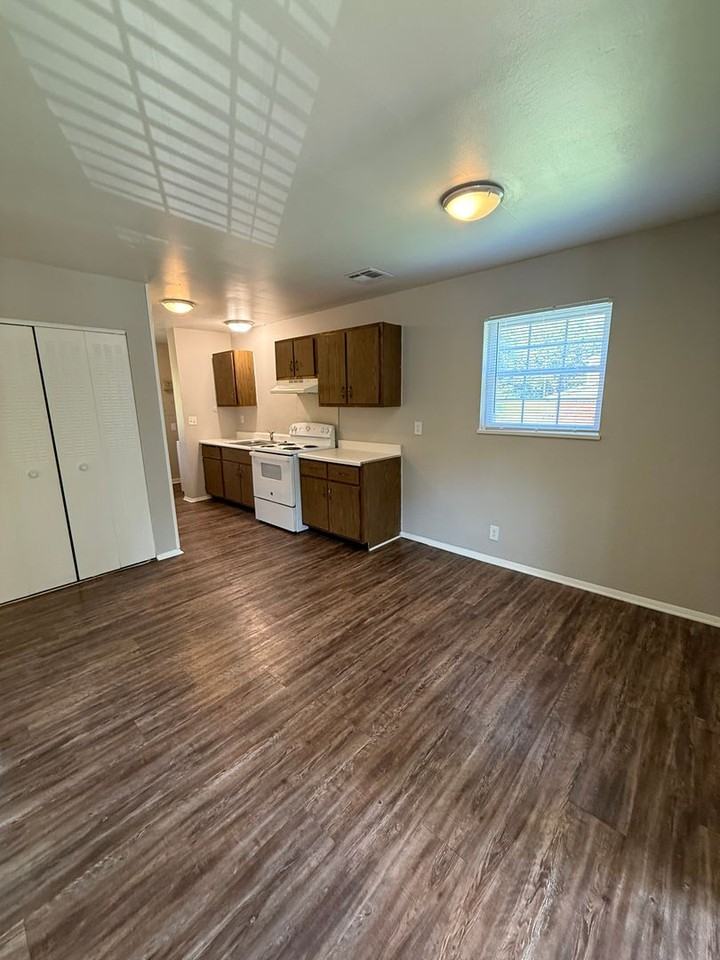 4601 Lakeside Dr - Photo 2 of 12
