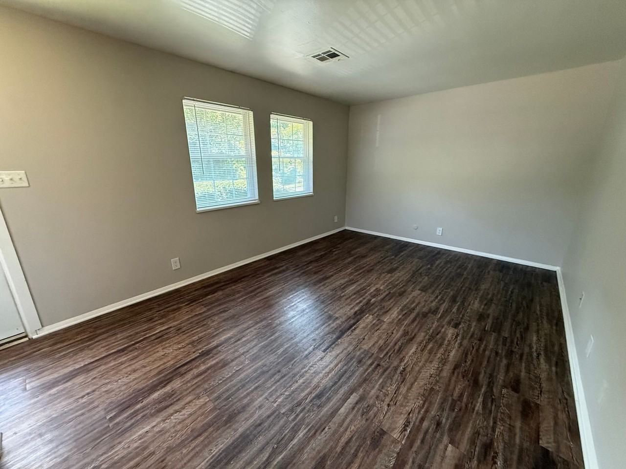 4601 Lakeside Dr - Photo 3 of 12