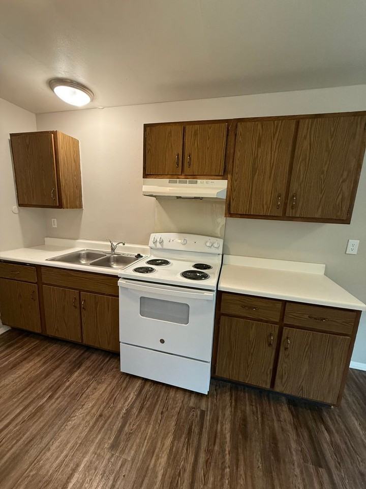 4601 Lakeside Dr - Photo 4 of 12