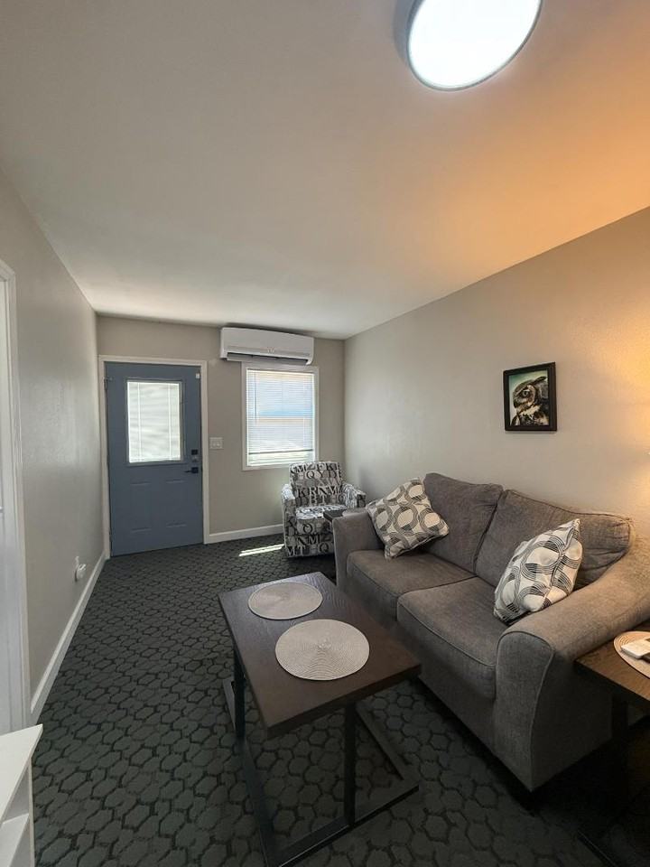 108 Quincy St - Photo 2 of 12