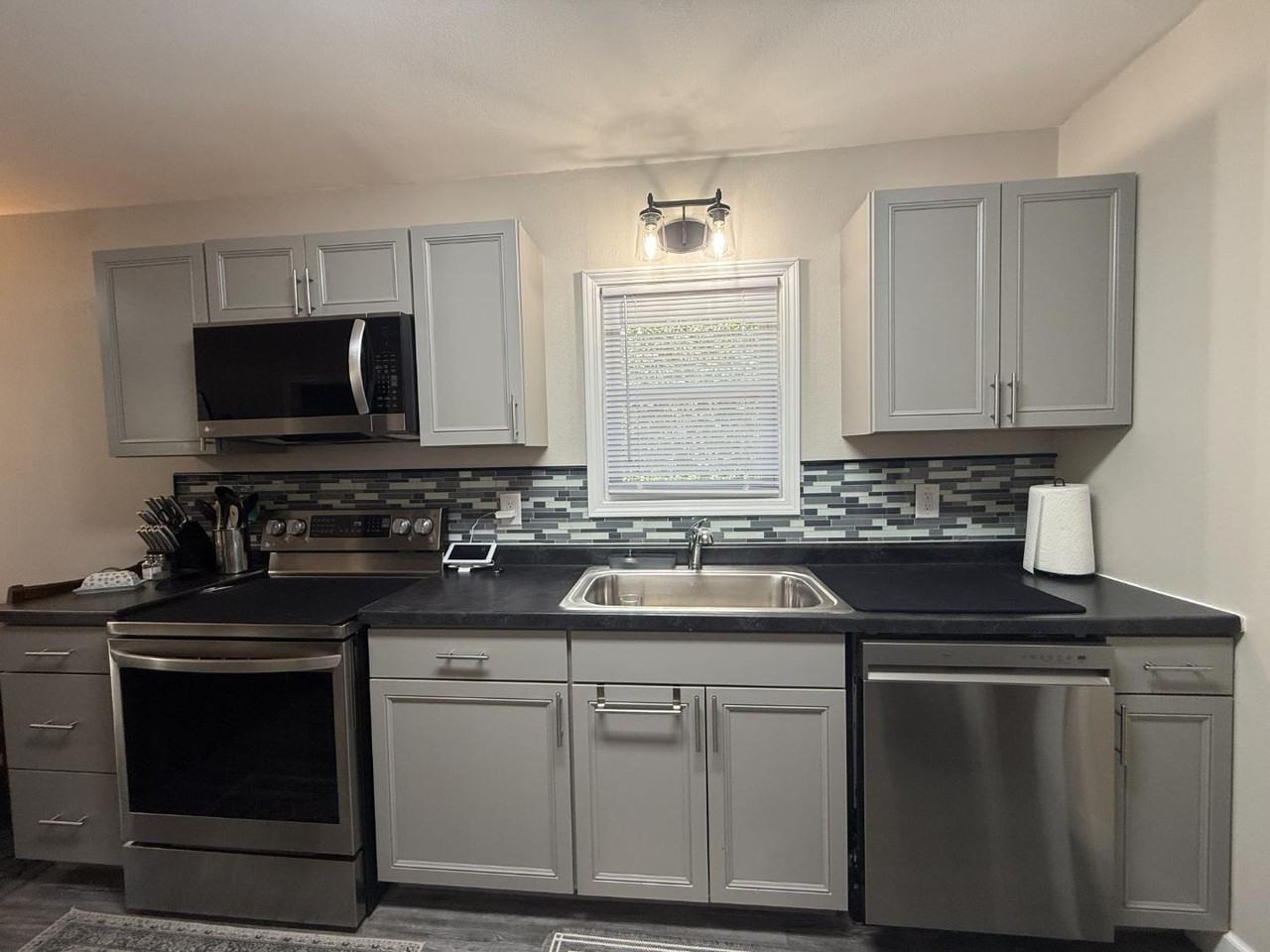 108 Quincy St - Photo 5 of 12