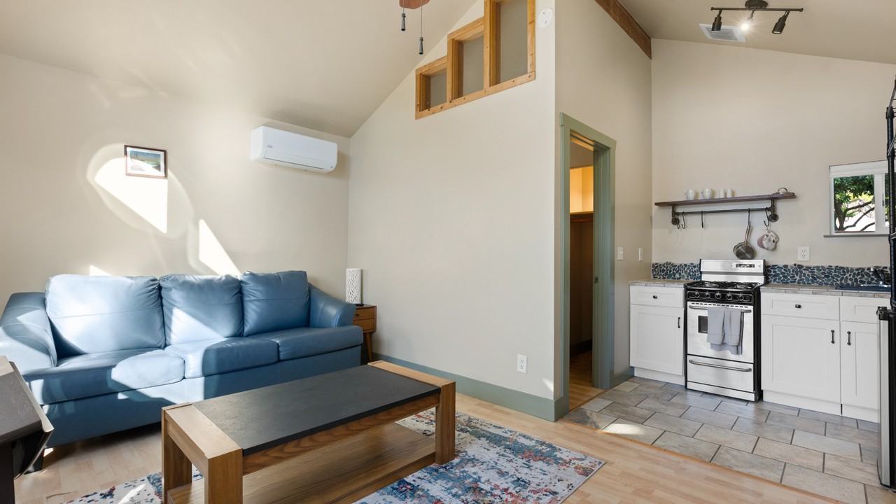 2434 Humboldt St - Photo 6 of 10