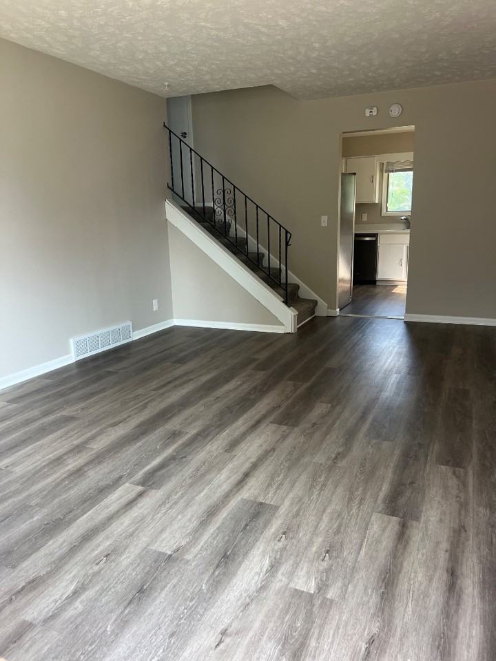 11222 / 11224 Roxbury Dr - Photo 3 of 8