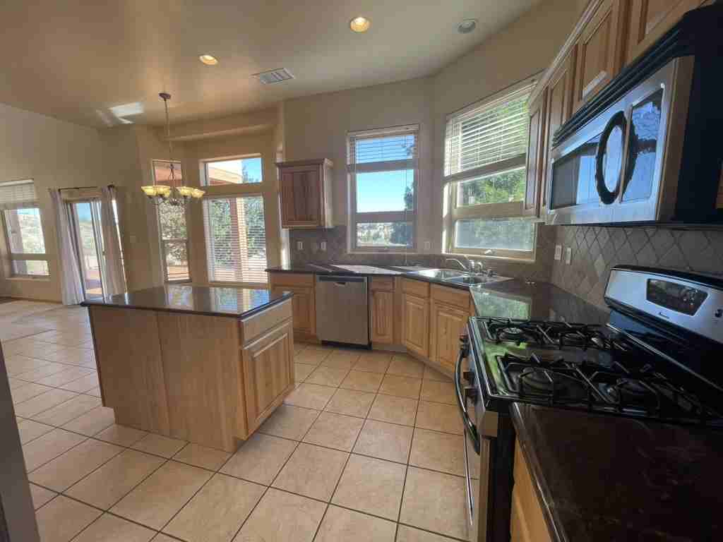 6809 Chapingo Rd Ne #1 - Photo 7 of 40