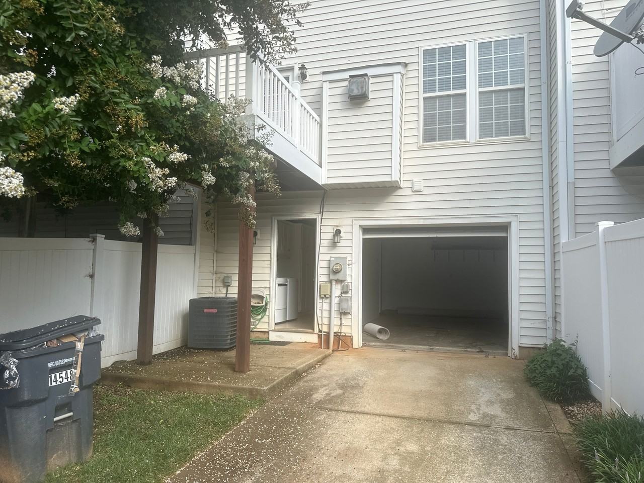 14548 Reese Blvd W - Photo 4 of 30