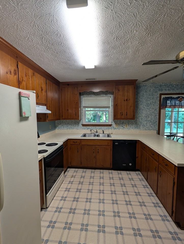 693 Trails Ln #1 - Photo 6 of 36