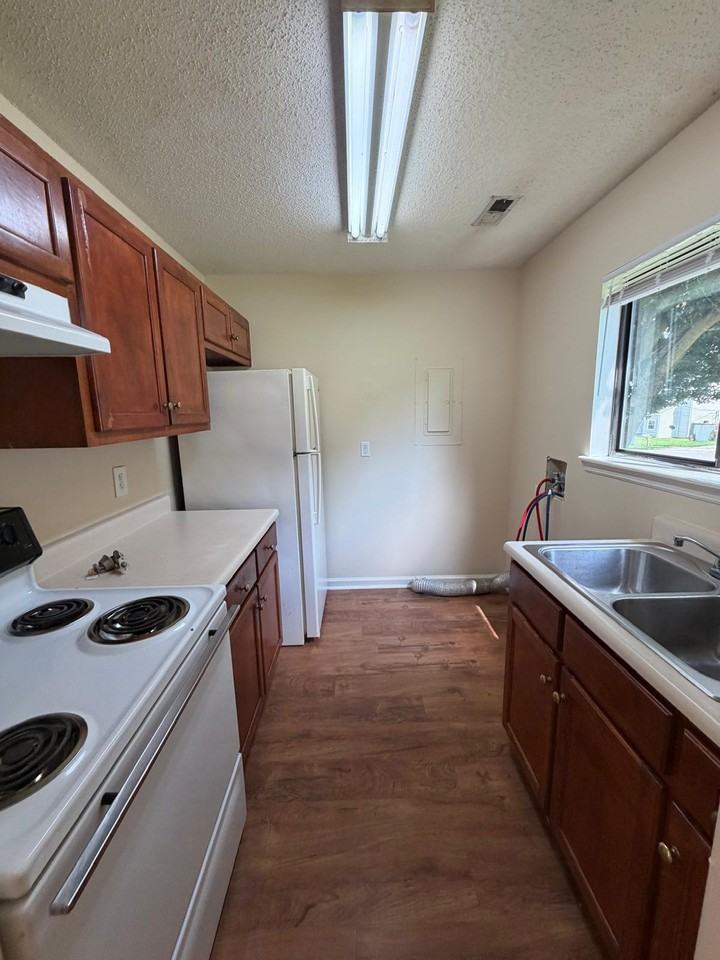 2714 Clayton Dr Nw #A - Photo 3 of 8