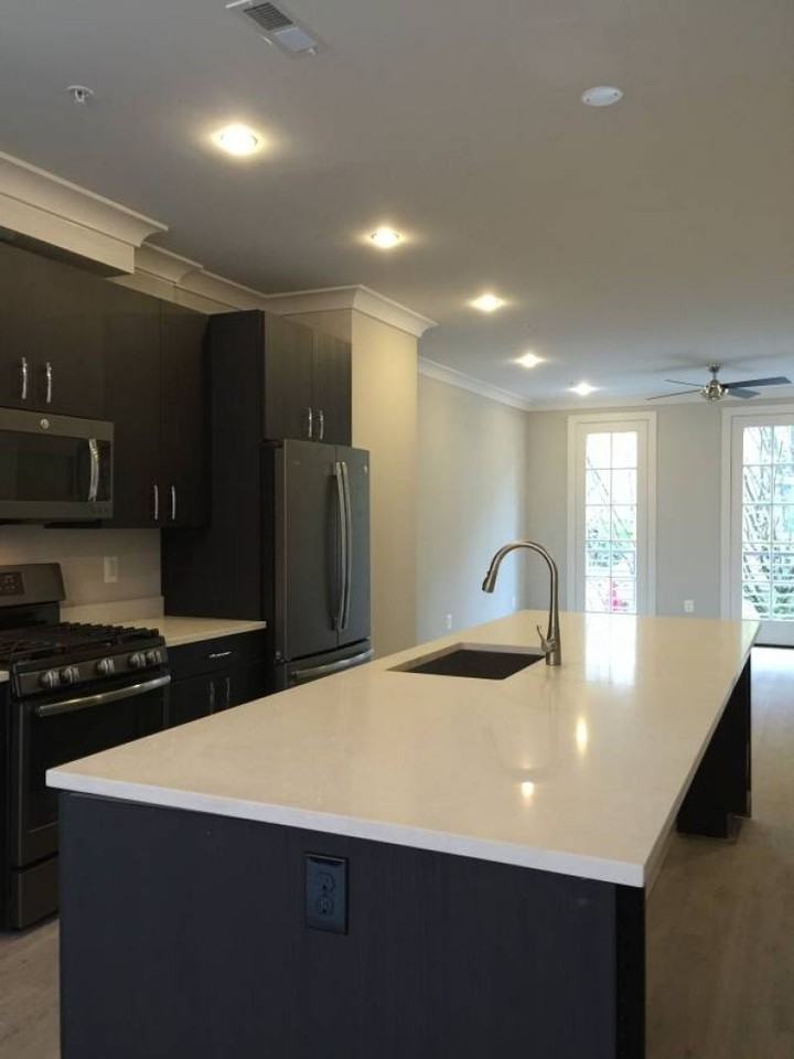 912 N Buchanan Ct #912 - Photo 2 of 21