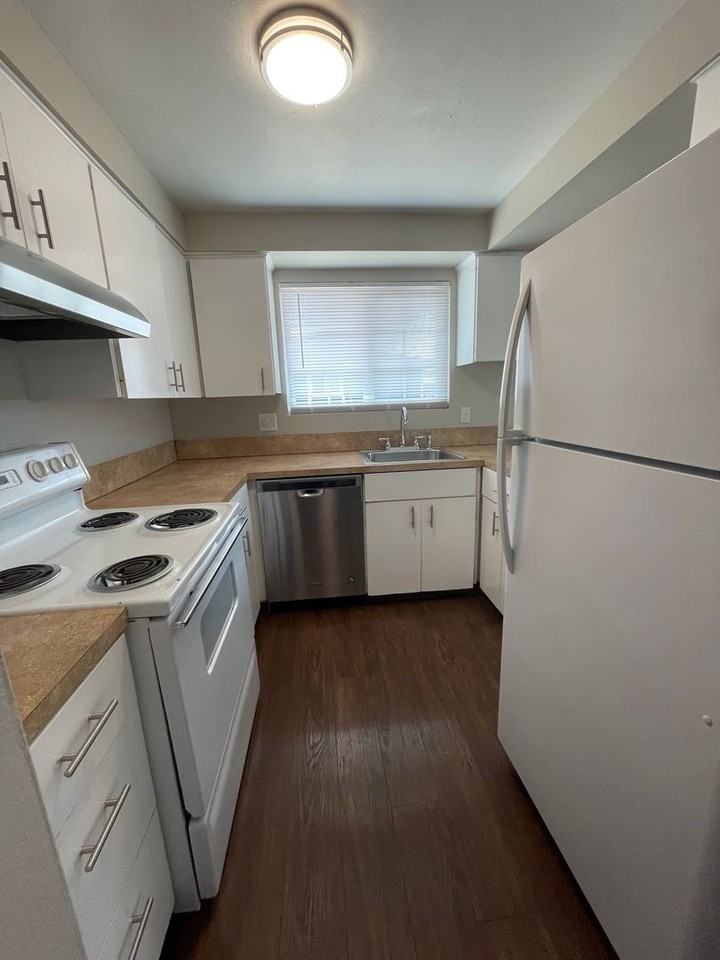 Albany Meadows Apartments - Photo 7 of 36