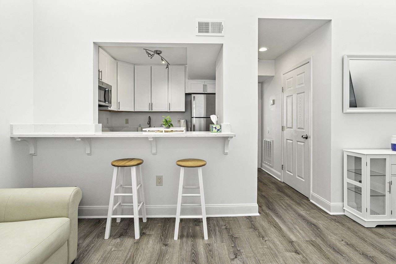 1765 Coliseum St #1 - Photo 5 of 19