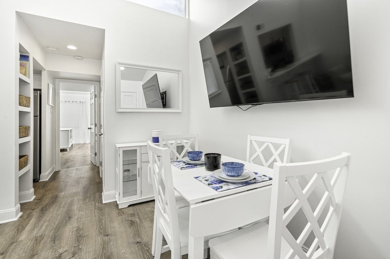 1765 Coliseum St #1 - Photo 6 of 19