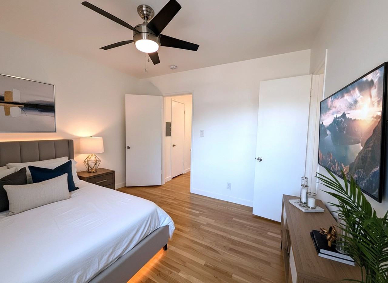 Move-In Ready Upstairs 1-Bed Unit in 1553-1555 Riverside Dr. Glendale, CA 91201 - Photo 3 of 12