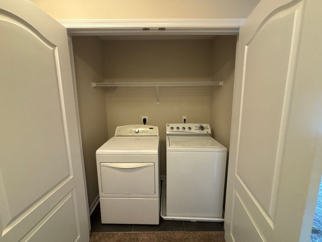 50 Gloucester Dr - Photo 4 of 10