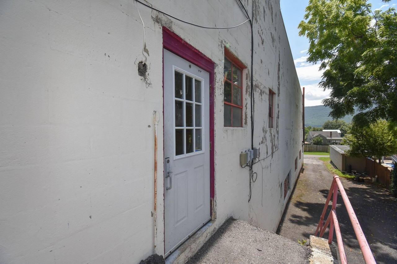 540 High St - Photo 2 of 6