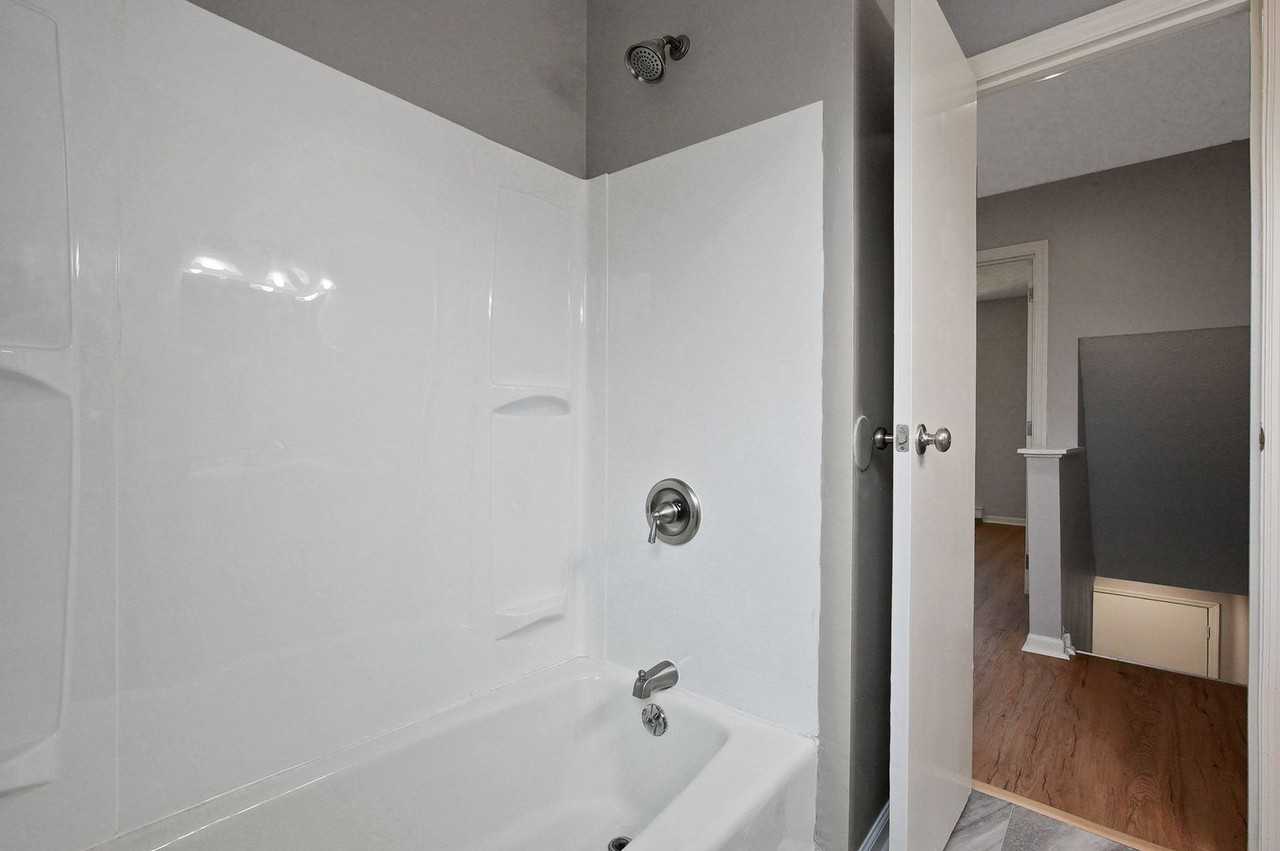 2209 Clarendon Ln - Photo 7 of 14