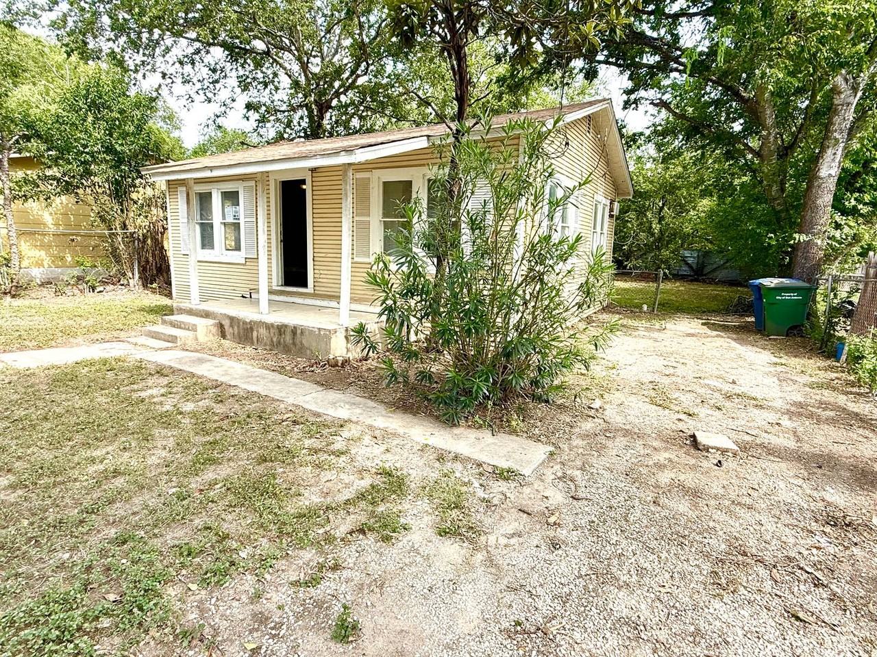 515 Lincolnshire Dr - Photo 2 of 15
