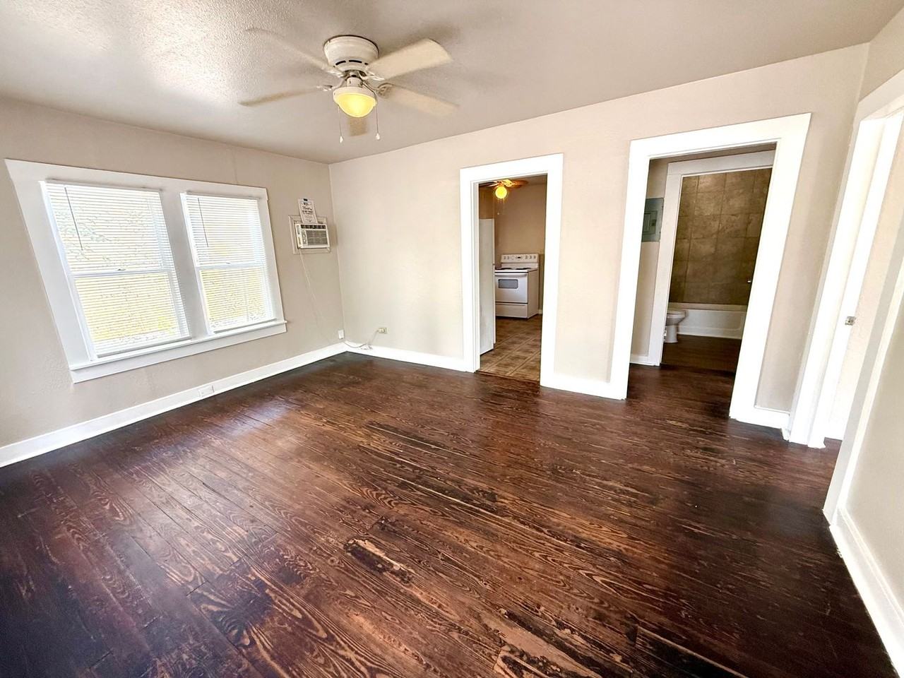 515 Lincolnshire Dr - Photo 3 of 15