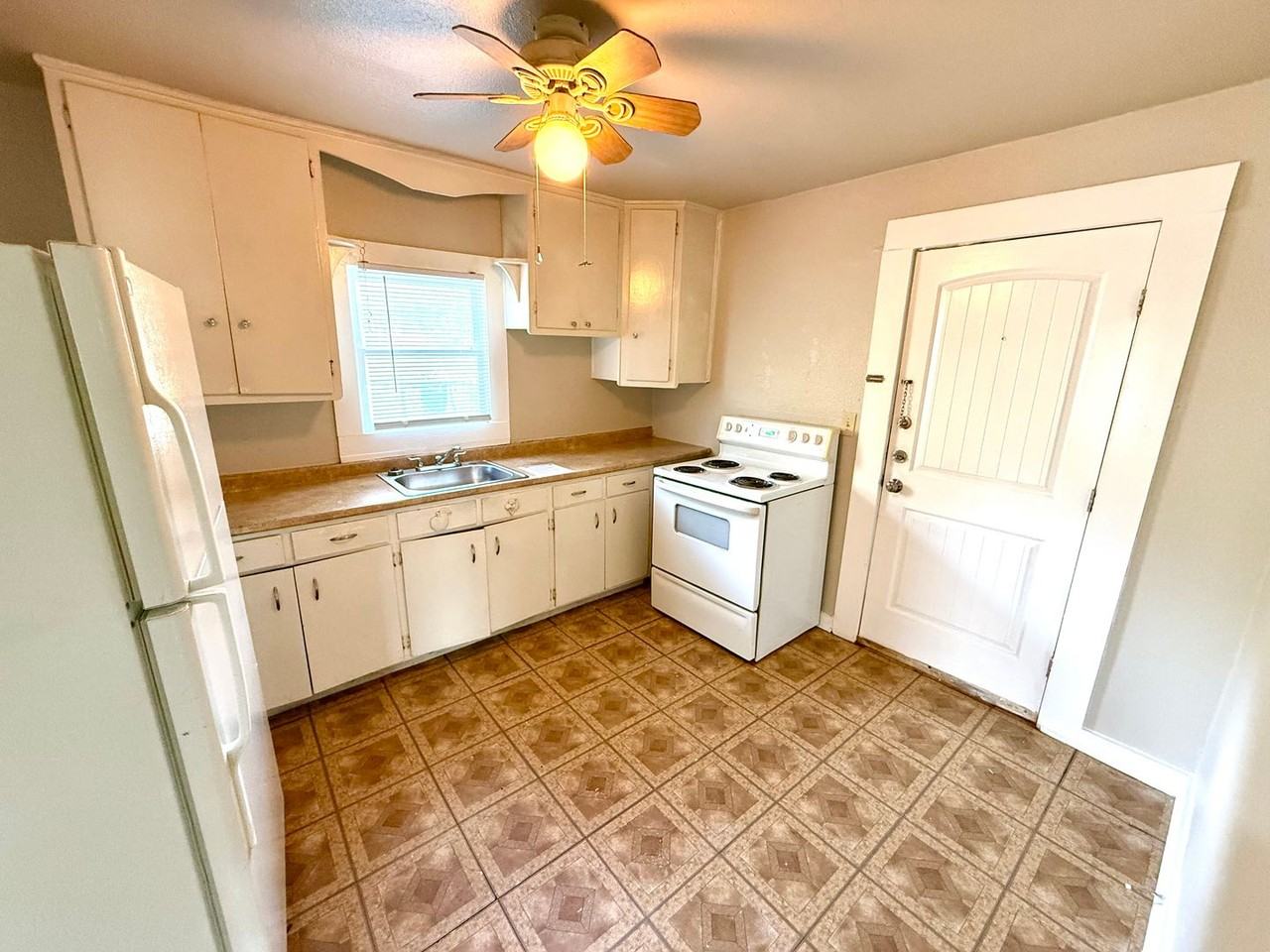 515 Lincolnshire Dr - Photo 7 of 15