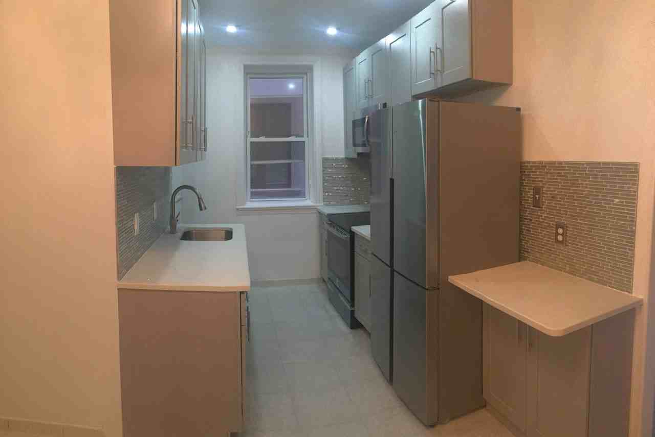 2154 East 8th Street1F #1F - Photo 5 of 6