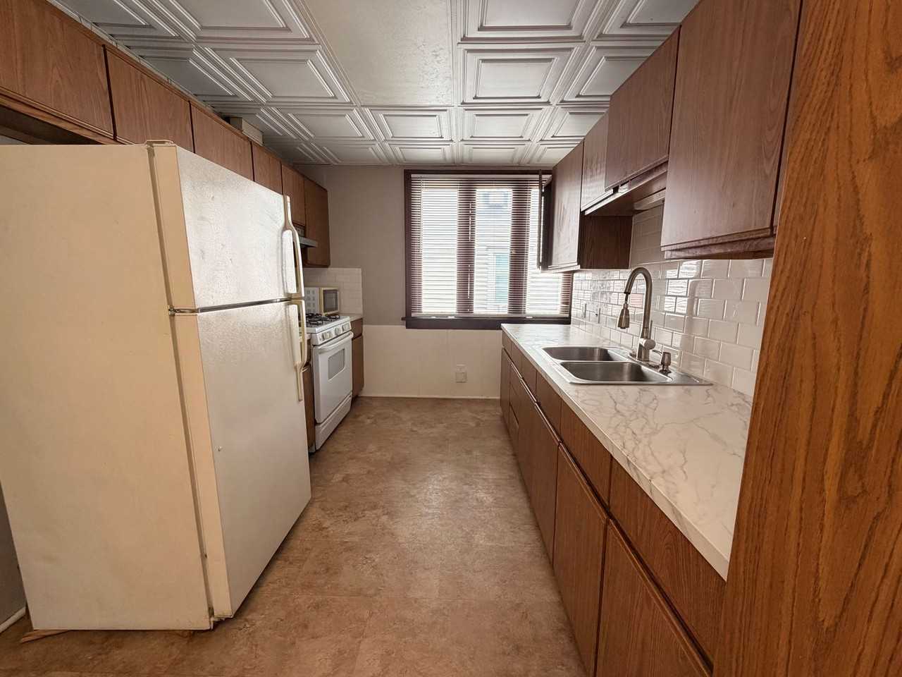 01881 - Fremont 1140 - Photo 6 of 29