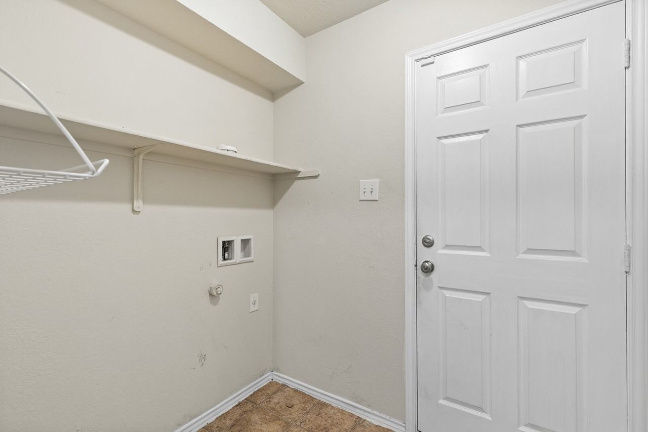 6725 Mundo Dr #1 - Photo 7 of 12