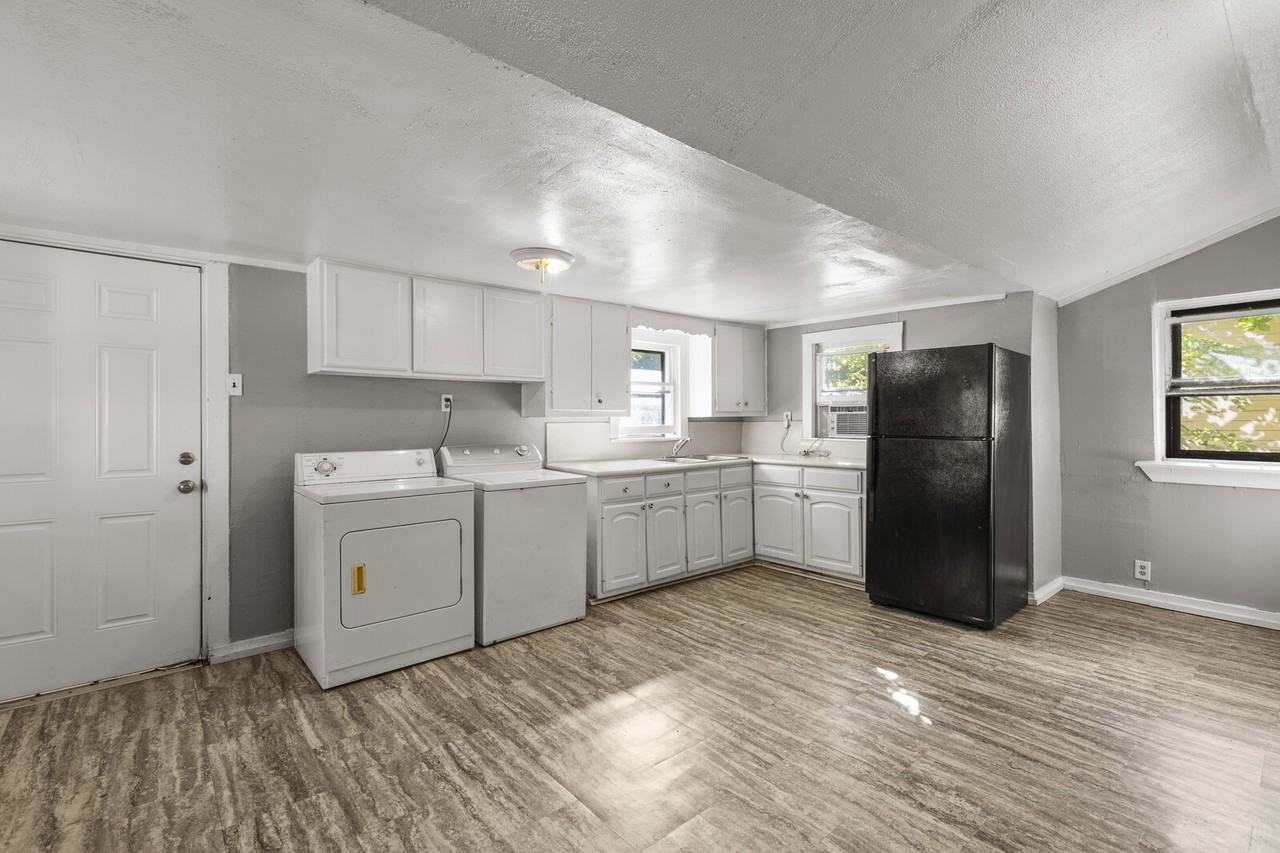 427 Sherman St #1 - Photo 3 of 13