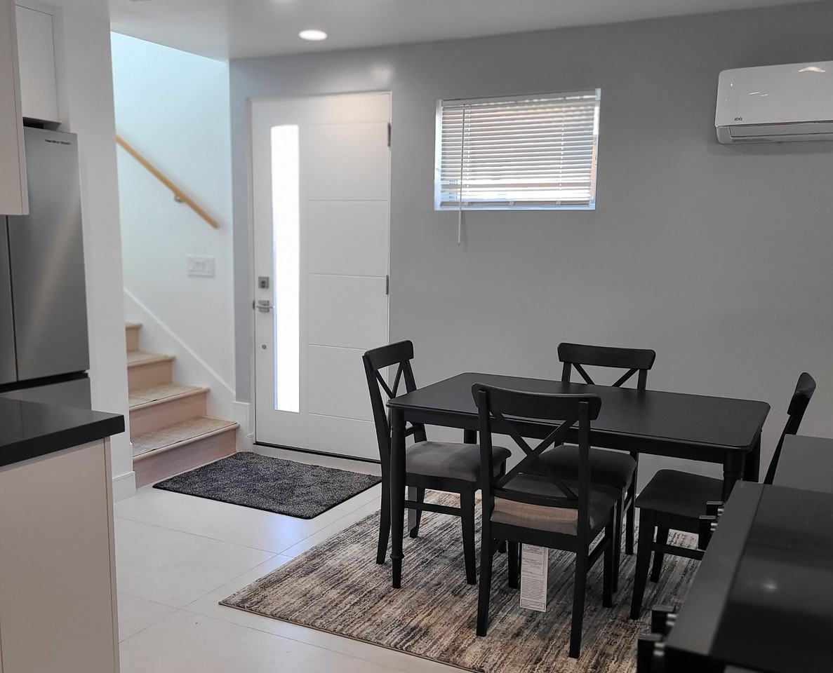 2504 23rd Street #A - Photo 4 of 22