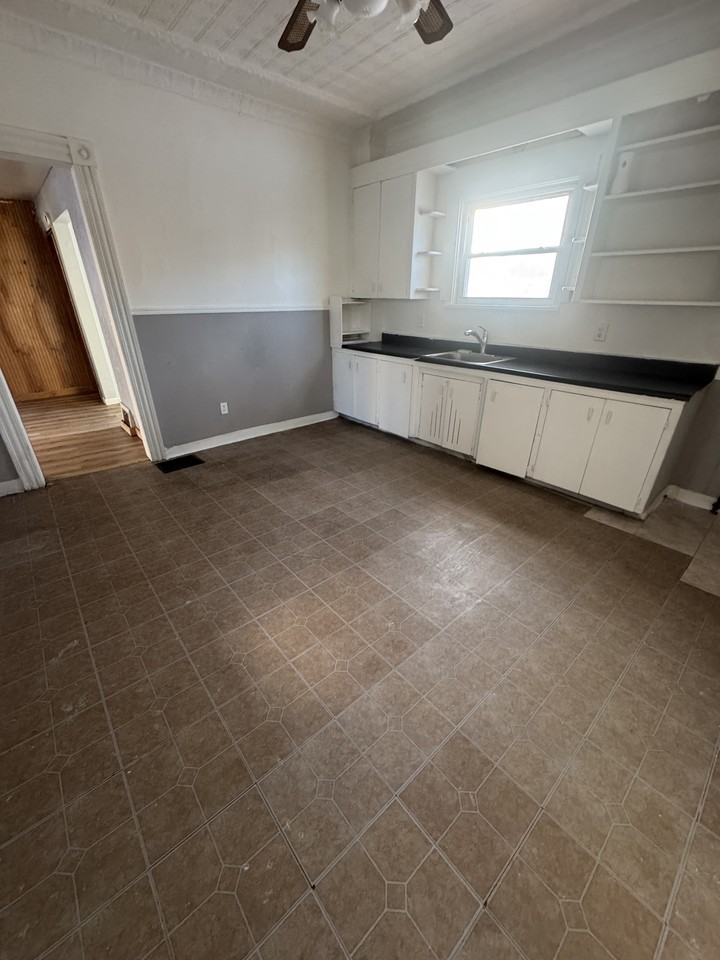 8 Laurel St #1 - Photo 4 of 13