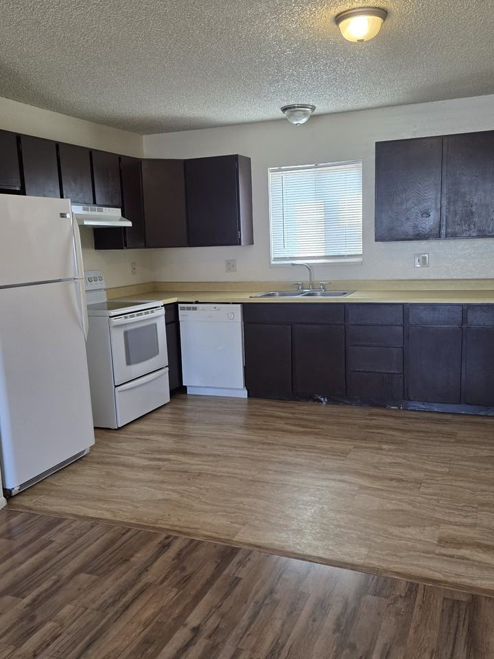 2543 Grand Ave #1 - Photo 2 of 12