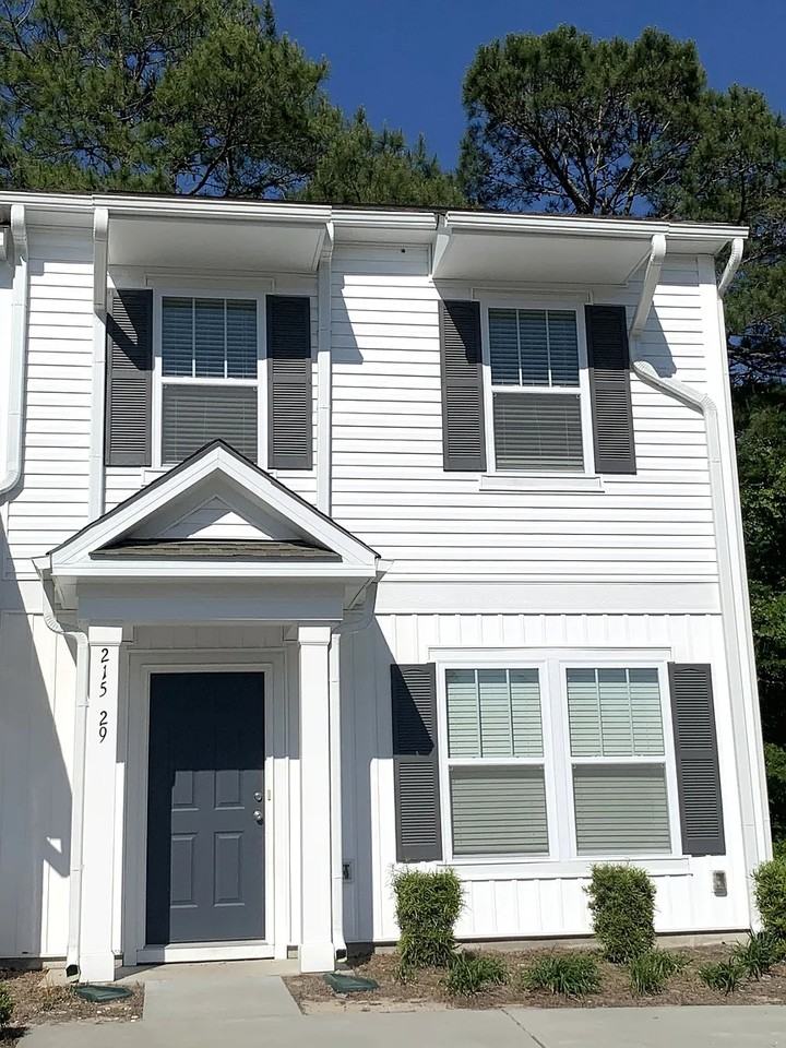 206 Banbury Ln - Photo 2 of 31