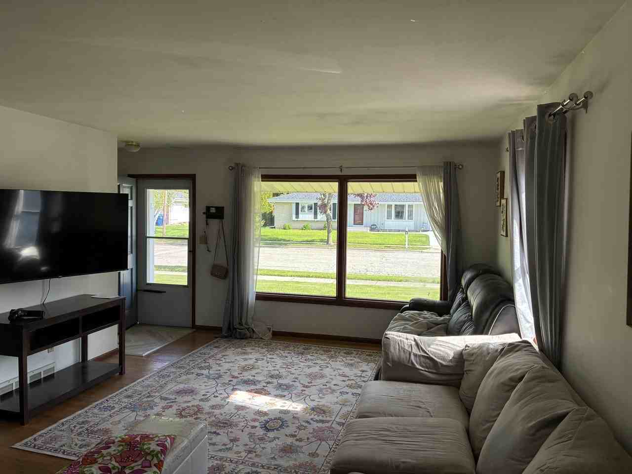 209 W Cedar St #1 - Photo 5 of 44