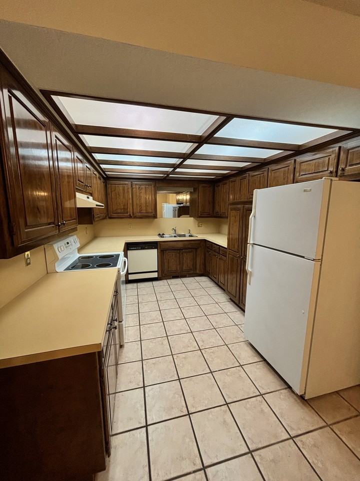 4006 Nw 68th St #4006 - Photo 3 of 19