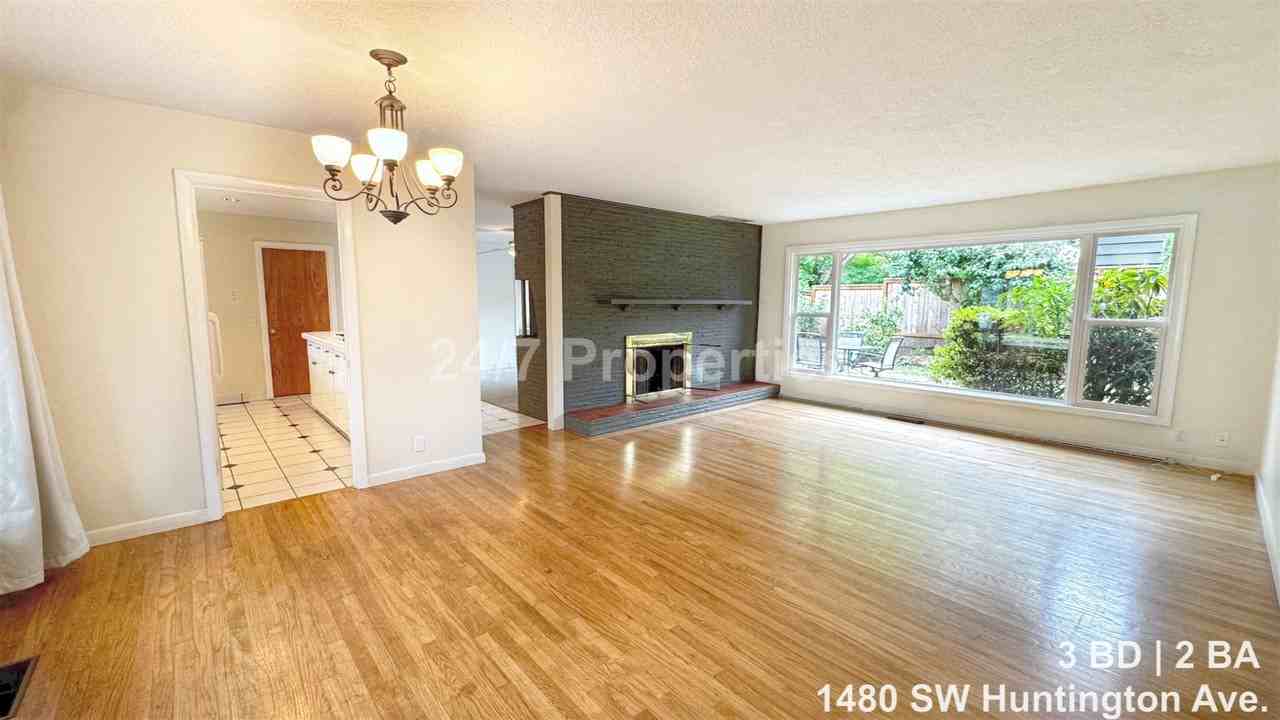 1480 Sw Huntington Ave - Photo 2 of 15