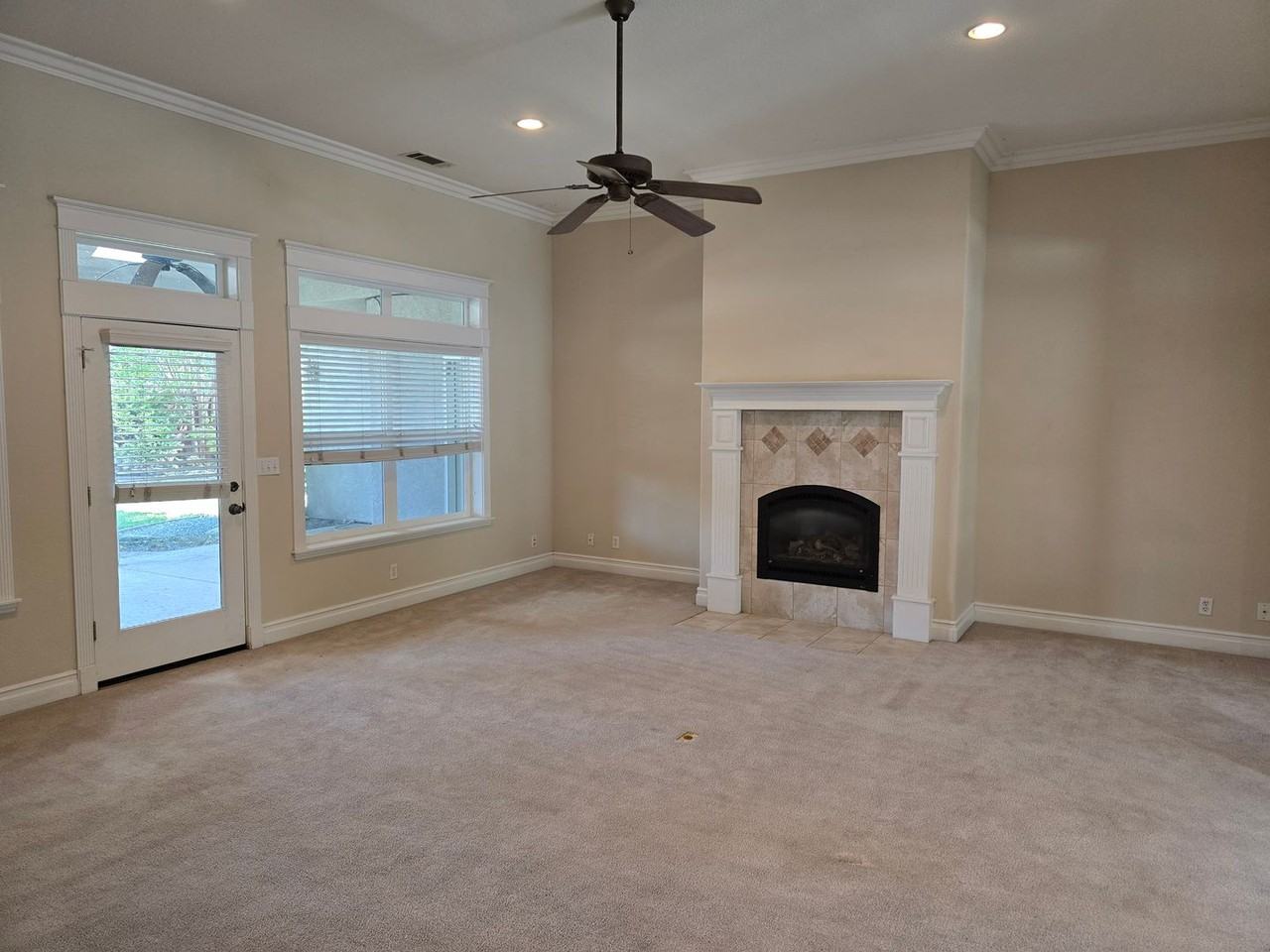 105 Sterling Oaks Dr - Photo 3 of 33