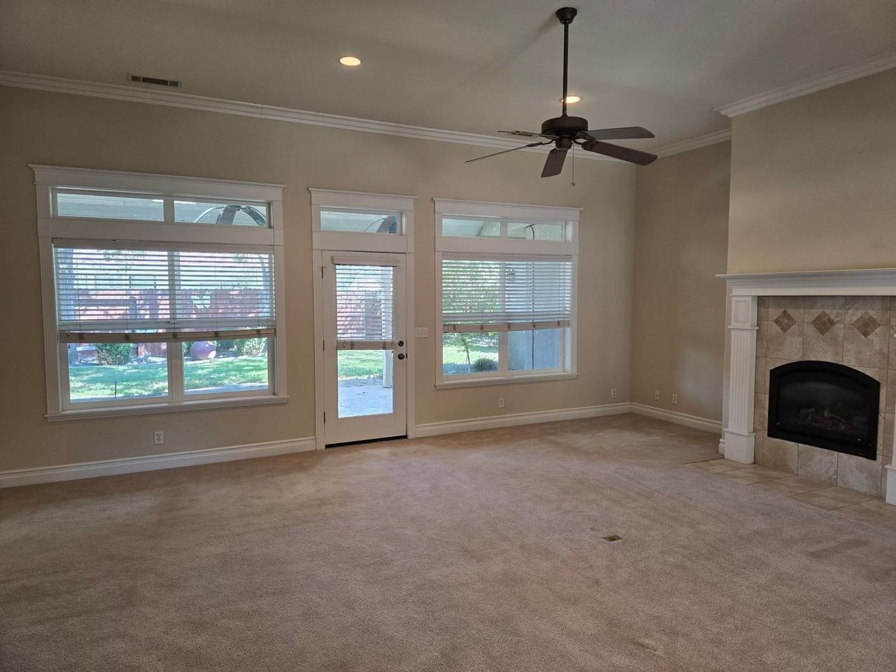 105 Sterling Oaks Dr - Photo 4 of 33