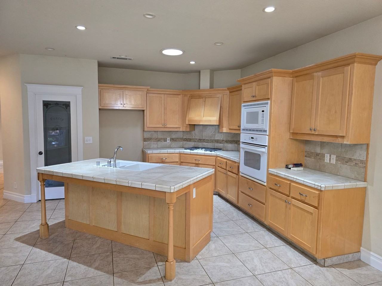 105 Sterling Oaks Dr - Photo 7 of 33