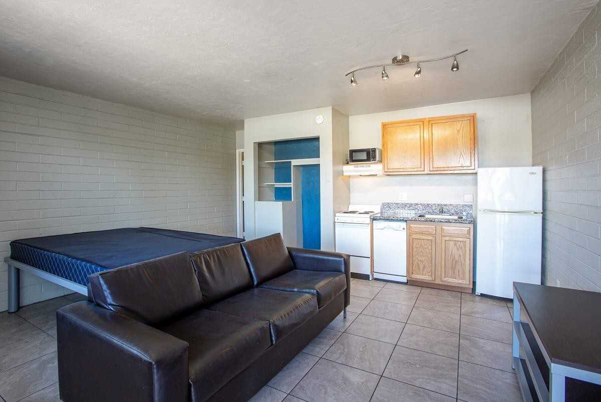 730 E Lee St - Photo 4 of 17