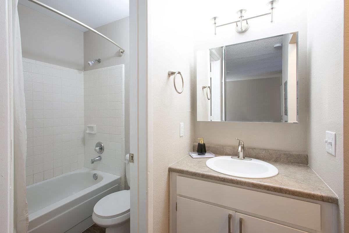 600 Charles Dr - Photo 5 of 28