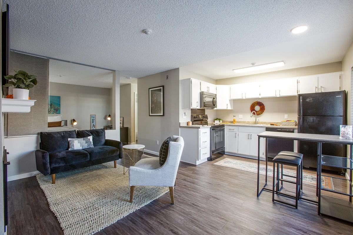600 Charles Dr - Photo 4 of 28