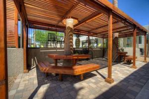 featured image of 3201 W Ina Rd