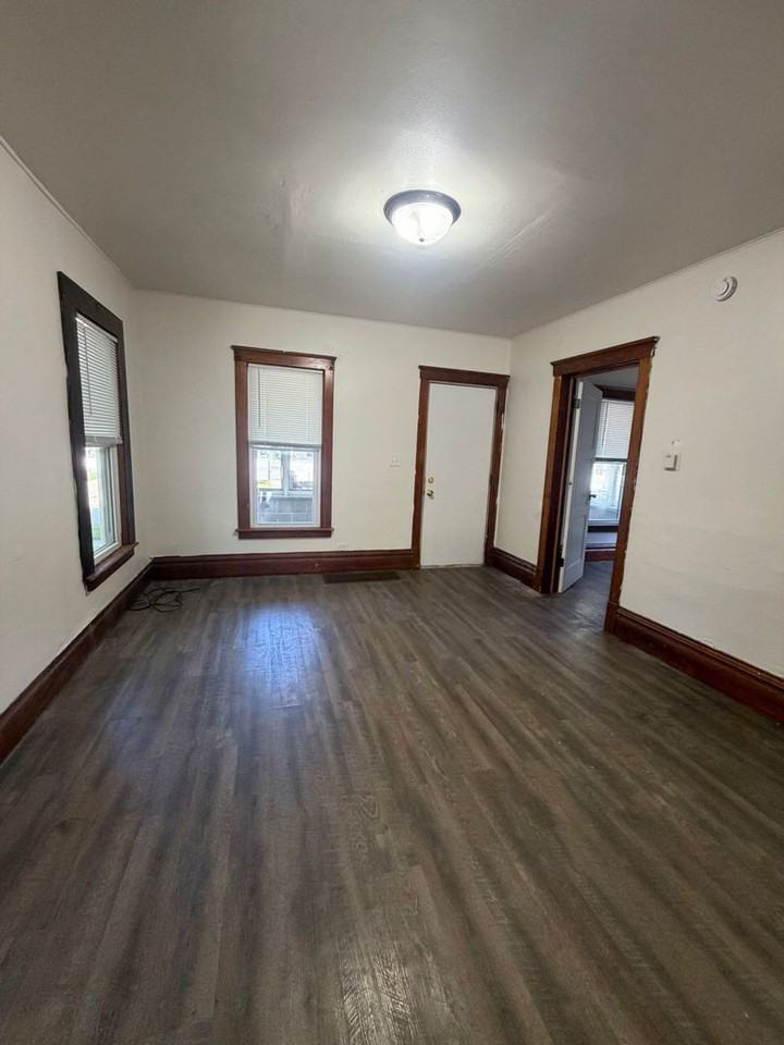 733 Garfield Ave - Photo 2 of 17
