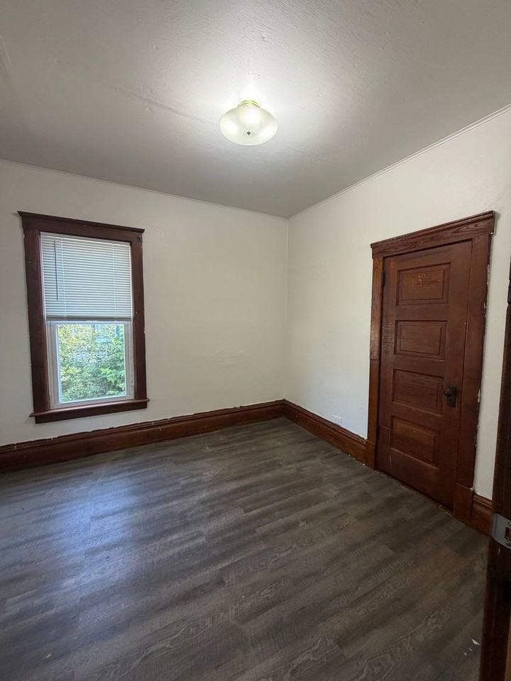 733 Garfield Ave - Photo 3 of 17