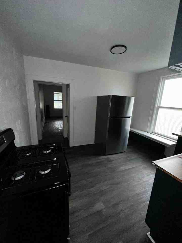 1234 W 6th St #1 - Photo 5 of 12